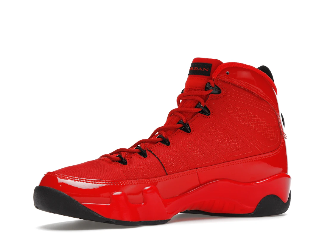 Vue 16 de Jordan 9 Retro Chile Red