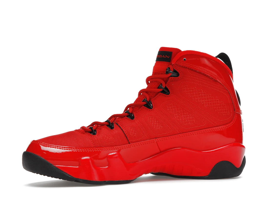 Vue 17 de Jordan 9 Retro Chile Red