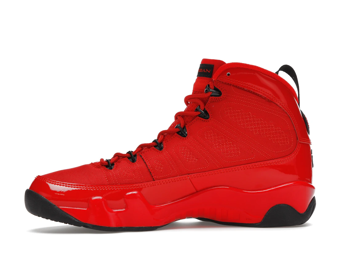 Vue 18 de Jordan 9 Retro Chile Red