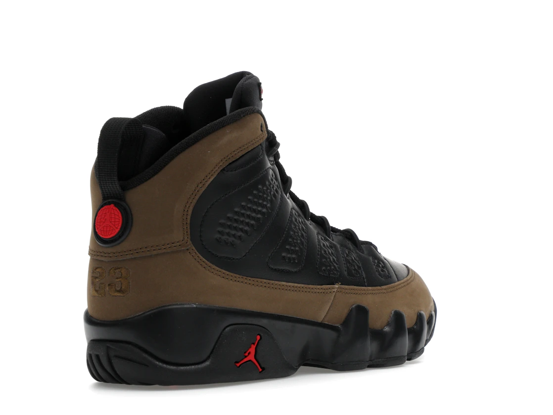 Vue 32 de Jordan 9 Retro Olive (2024) (GS)