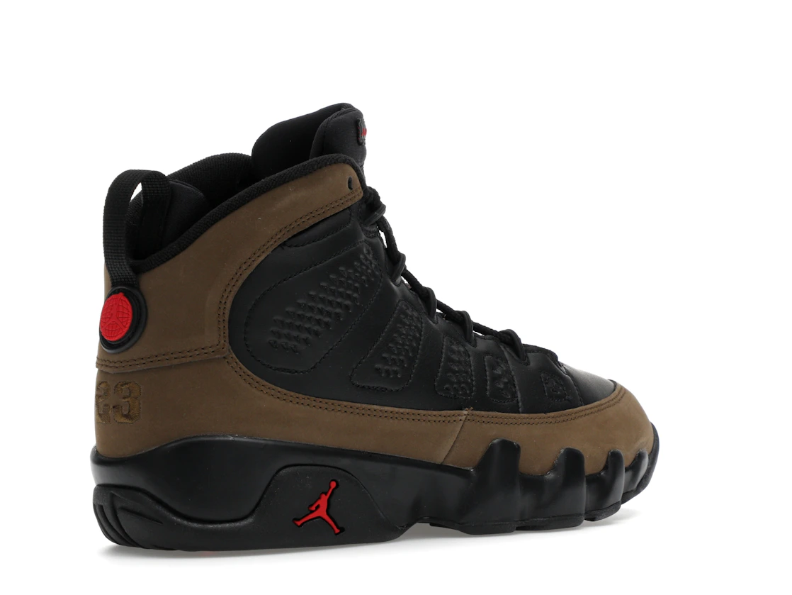 Vue 33 de Jordan 9 Retro Olive (2024) (GS)