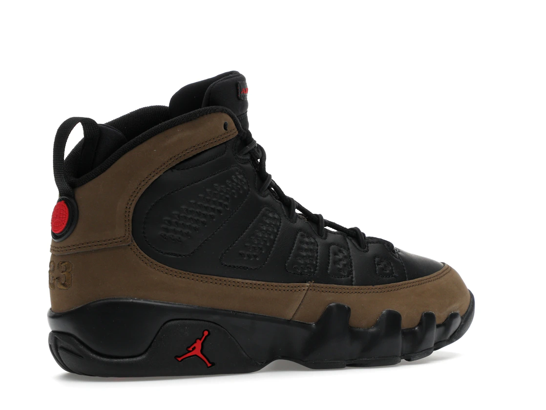 Vue 34 de Jordan 9 Retro Olive (2024) (GS)