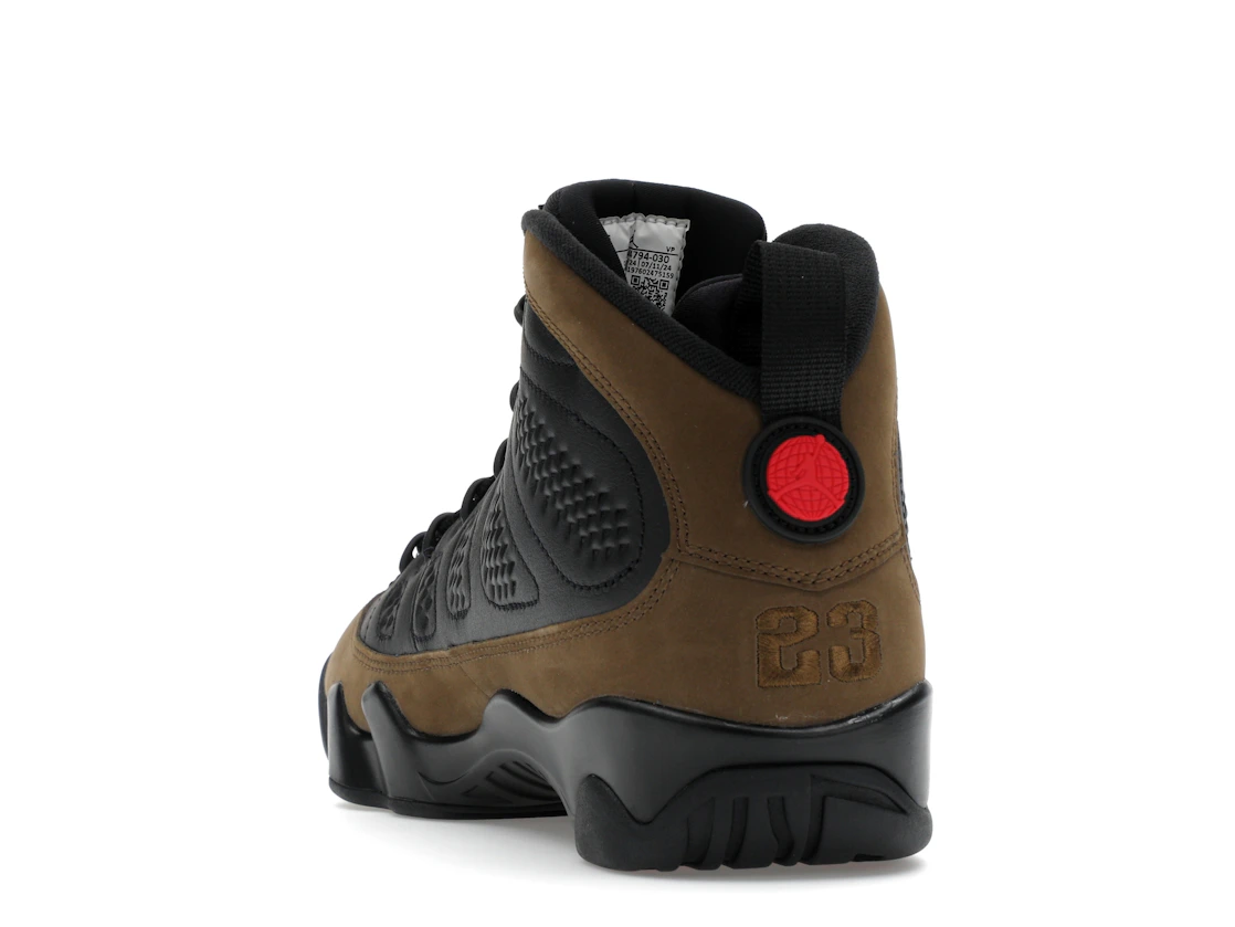 Vue 26 de Jordan 9 Retro Olive (2024)