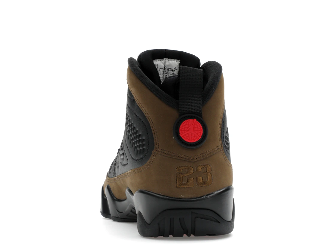 Vue 27 de Jordan 9 Retro Olive (2024)