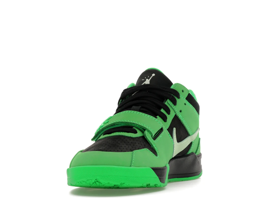 Vue 12 de Jordan CJ1 T-Rexx Travis Scott Green Spark