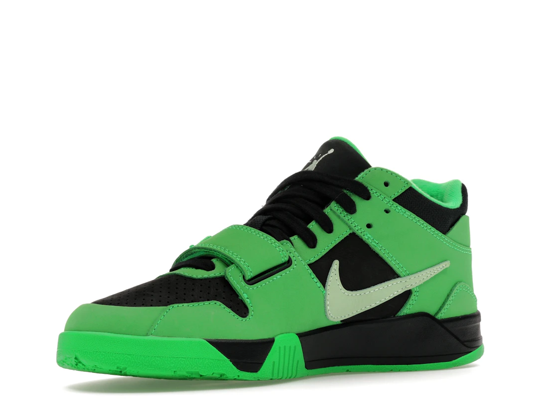 Vue 15 de Jordan CJ1 T-Rexx Travis Scott Green Spark