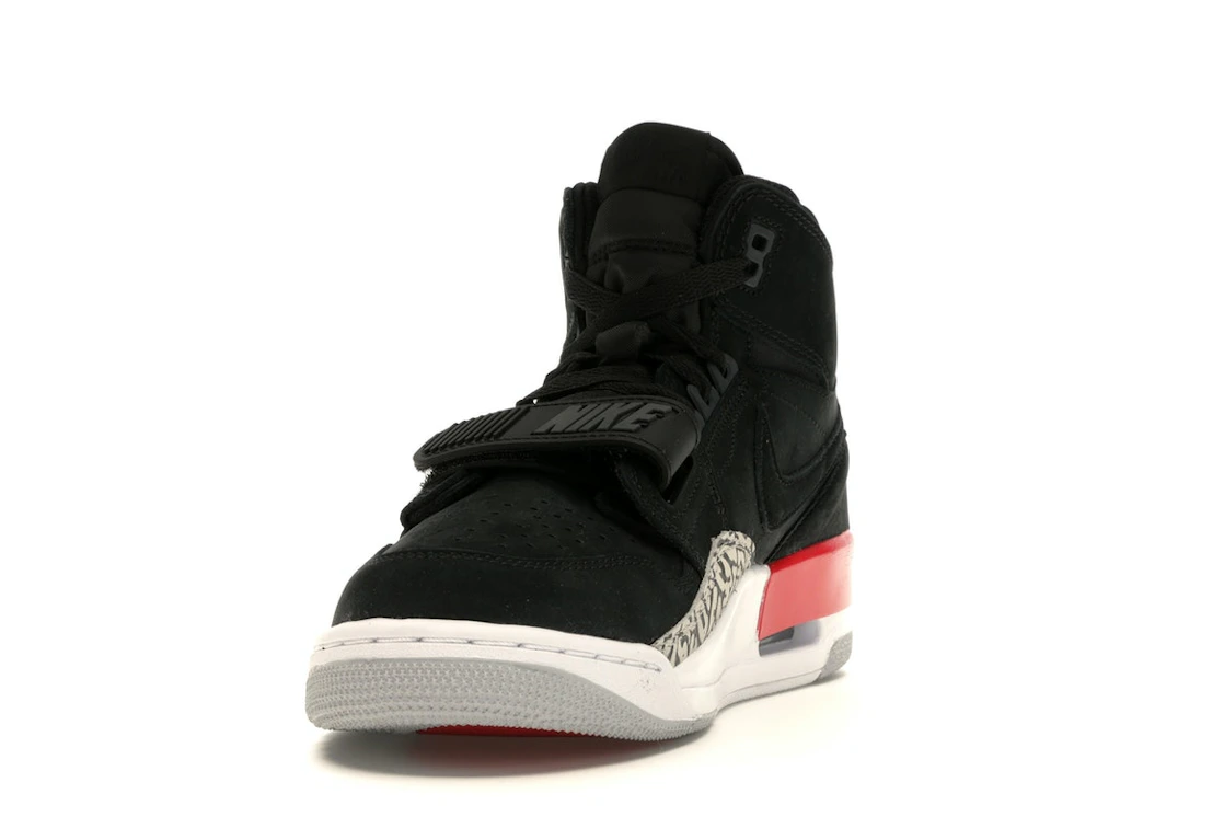Vue 12 de Jordan Legacy 312 Black Fire Red