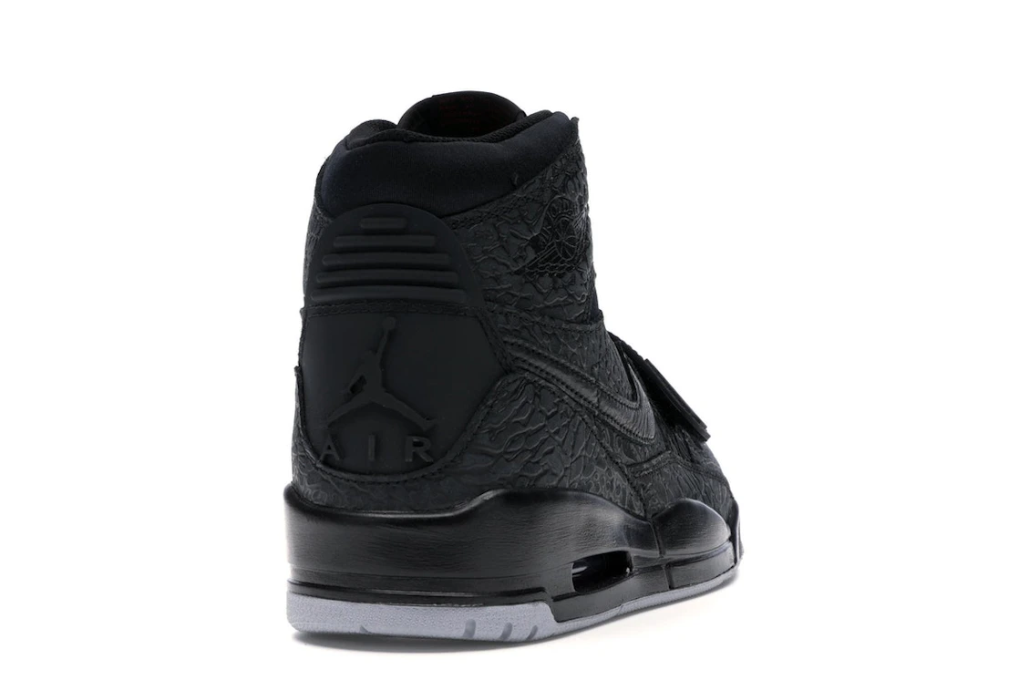 Vue 30 de Jordan Legacy 312 Elephant Print Bred