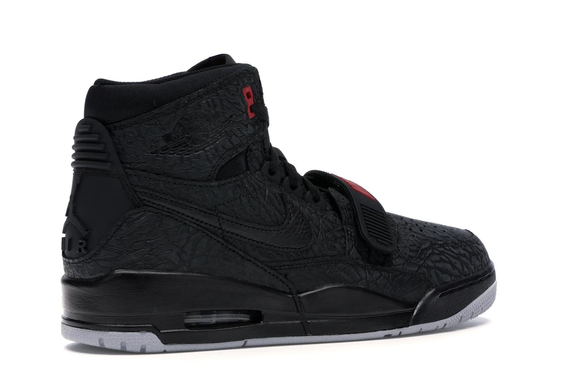 Vue 34 de Jordan Legacy 312 Elephant Print Bred