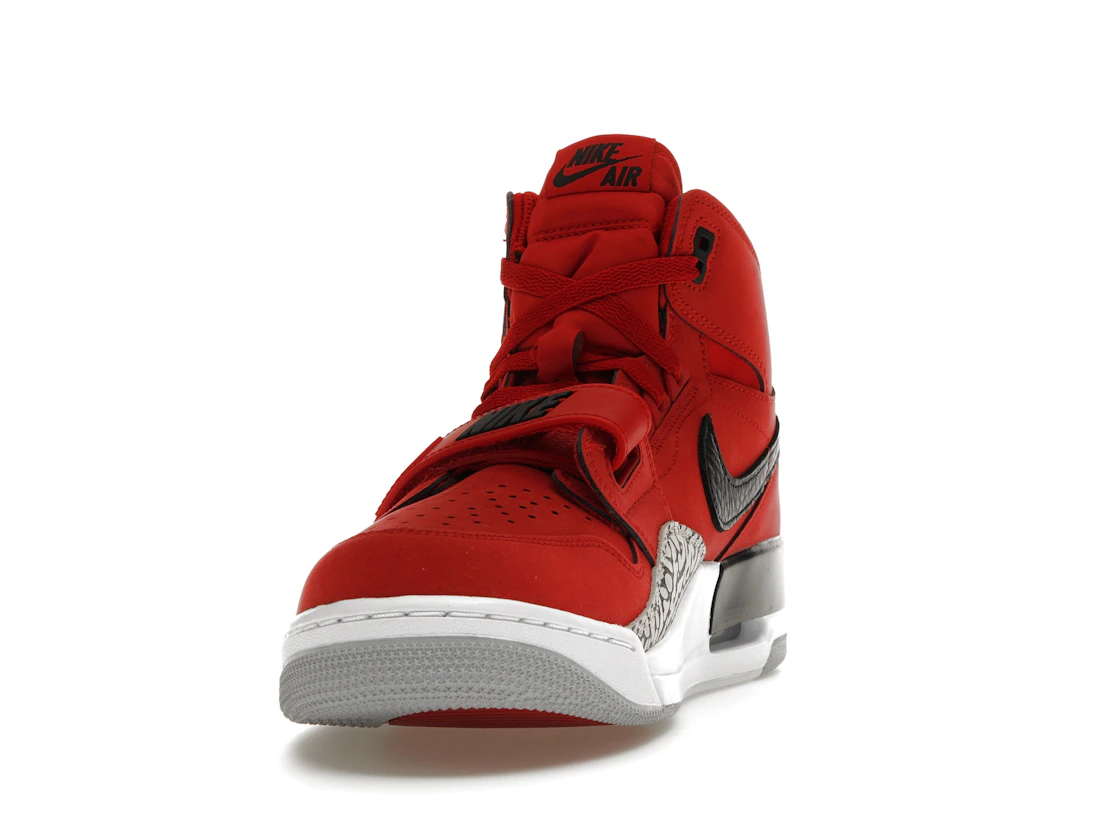 Vue 12 de Jordan Legacy 312 Toro