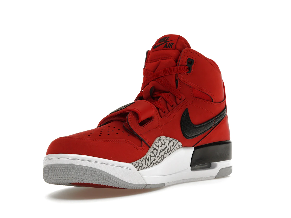 Vue 14 de Jordan Legacy 312 Toro