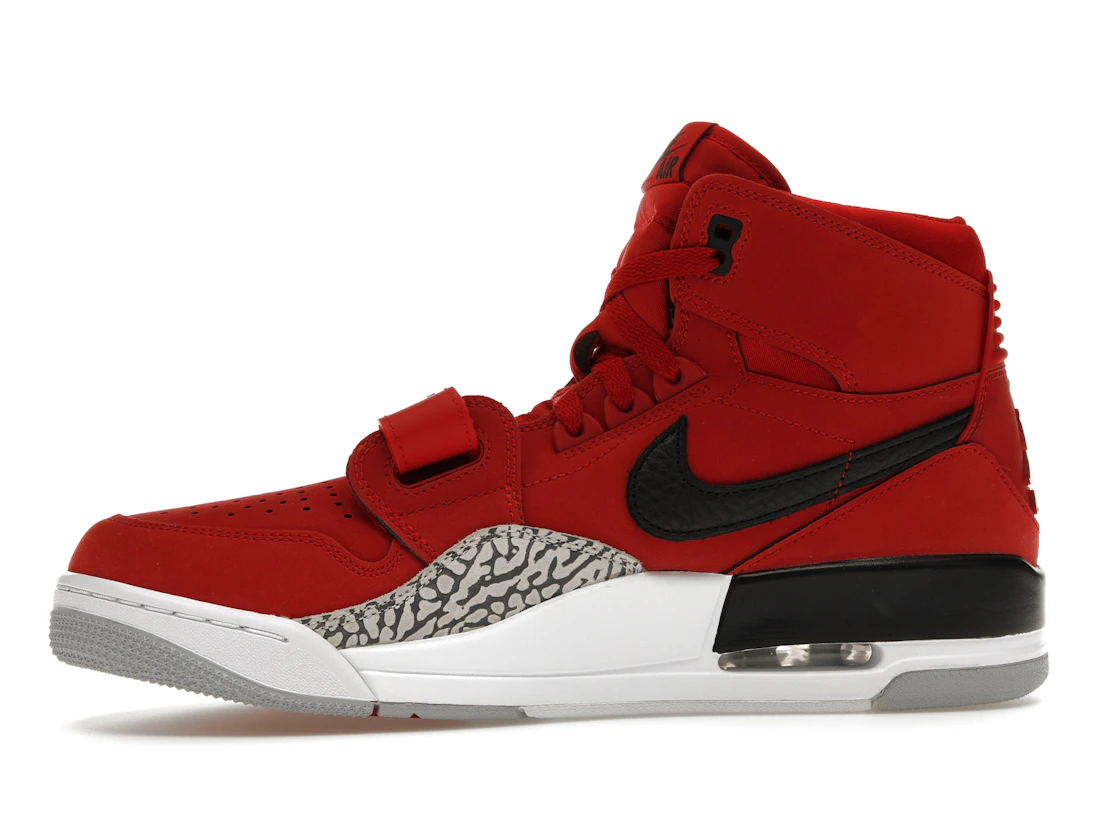 Vue 18 de Jordan Legacy 312 Toro