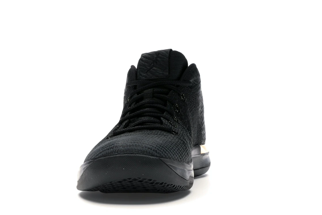 Vue 11 de Jordan XXX1 Low Black Gold