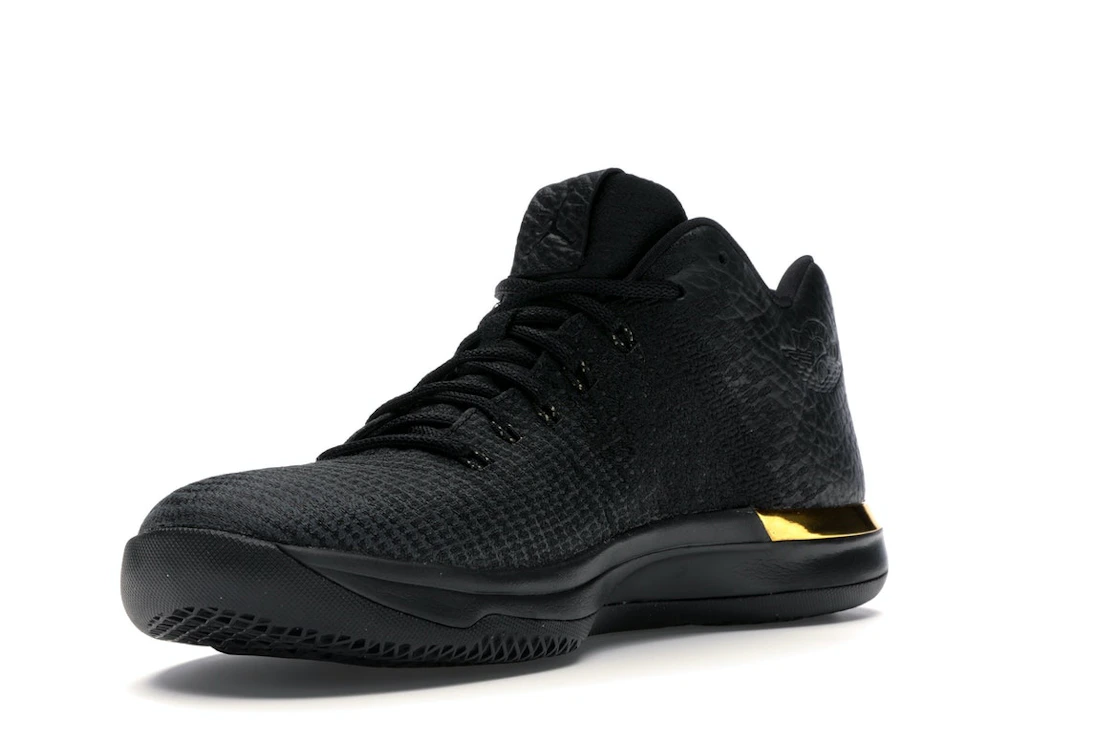 Vue 14 de Jordan XXX1 Low Black Gold