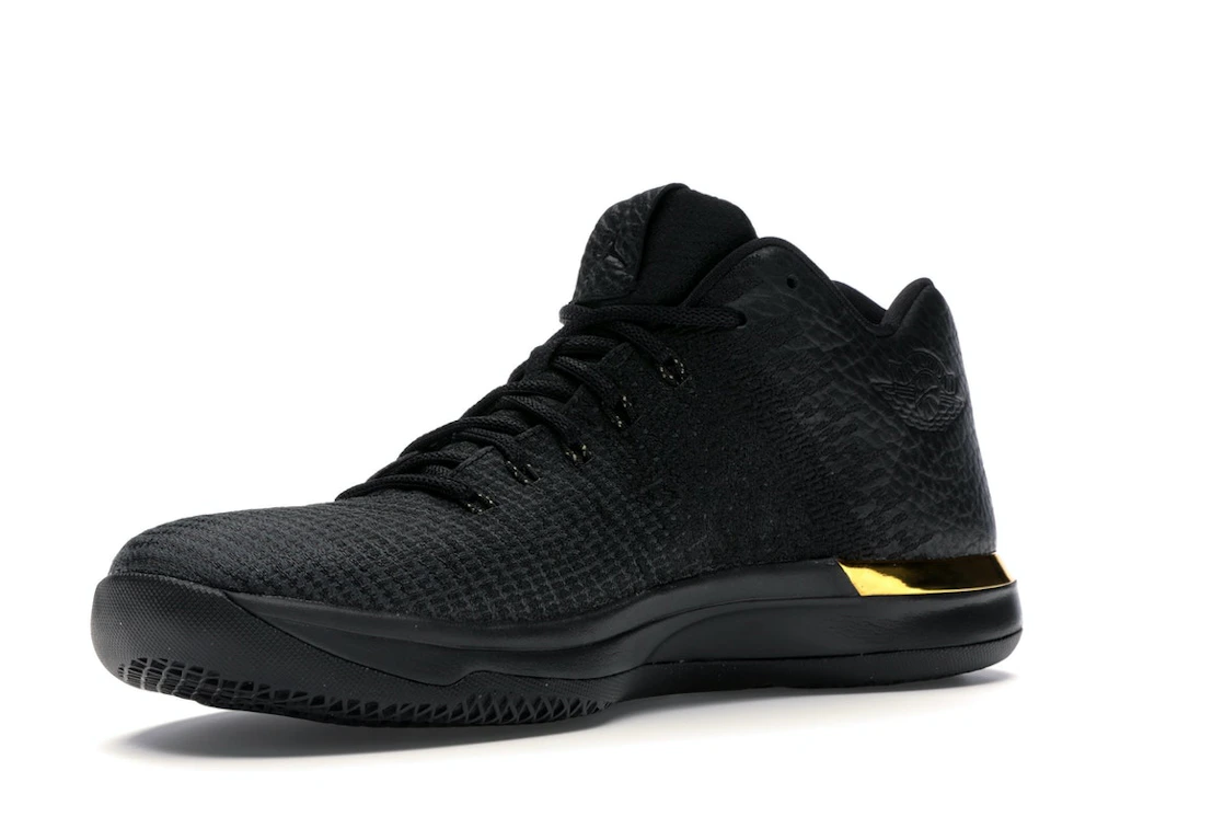Vue 15 de Jordan XXX1 Low Black Gold