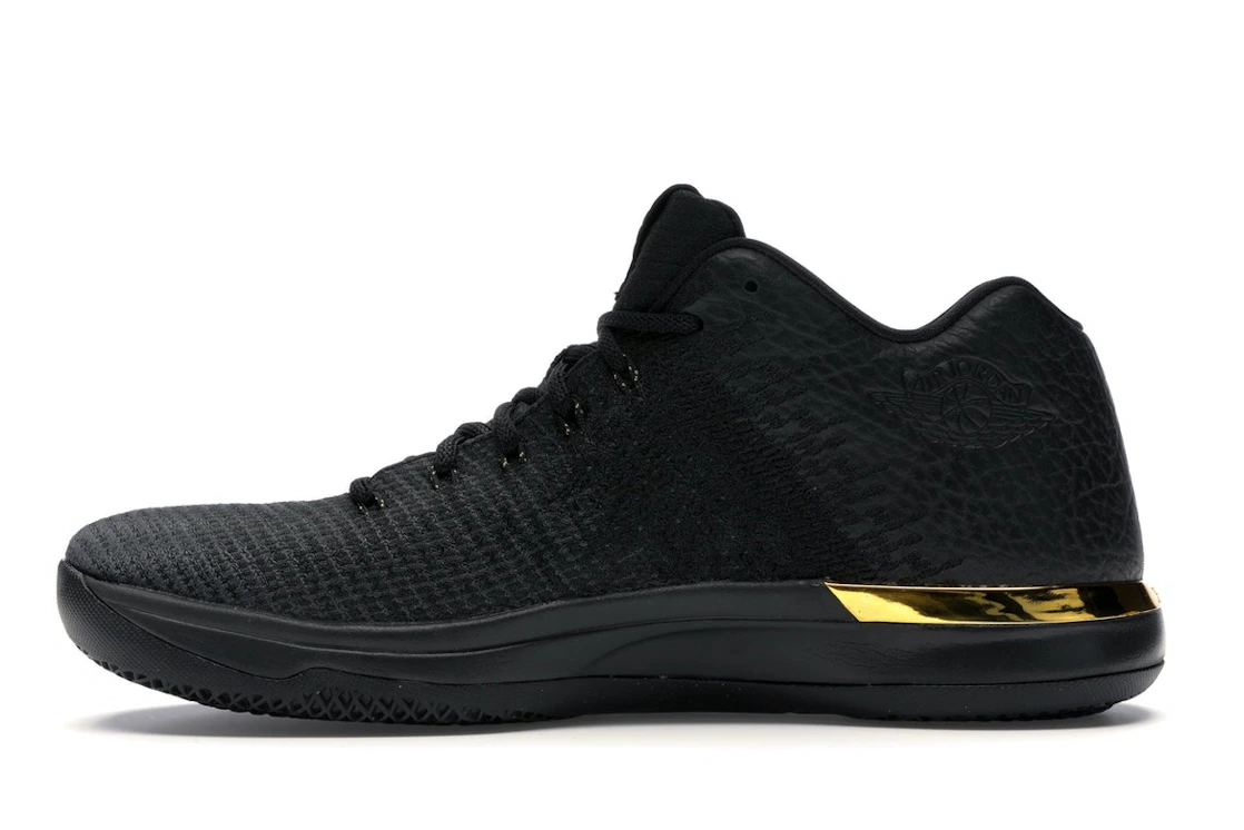 Vue 19 de Jordan XXX1 Low Black Gold