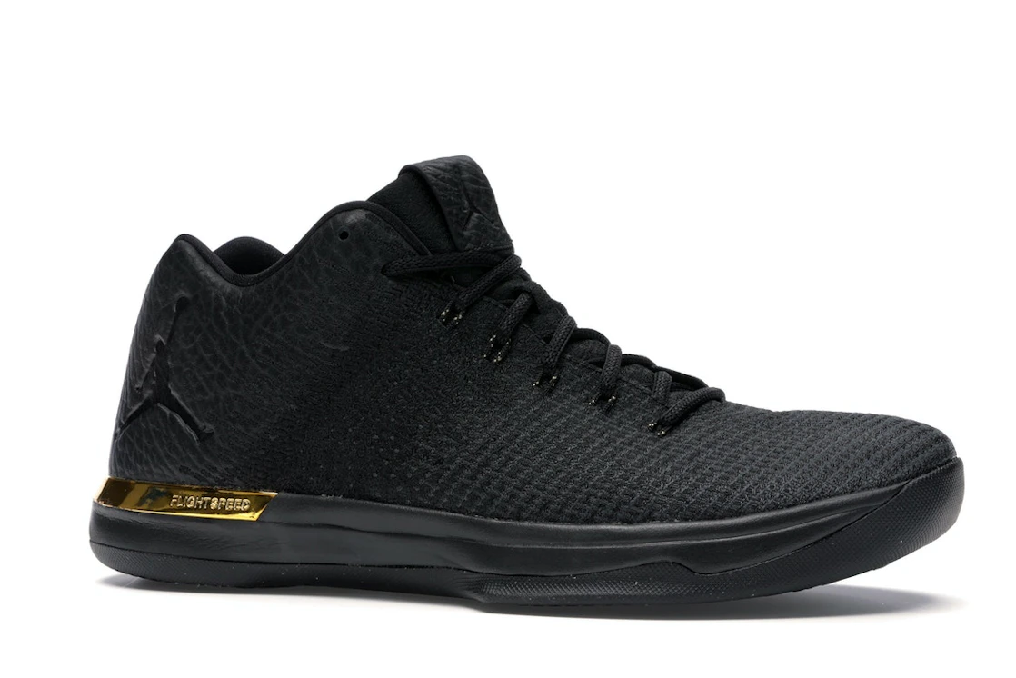 Vue 3 de Jordan XXX1 Low Black Gold