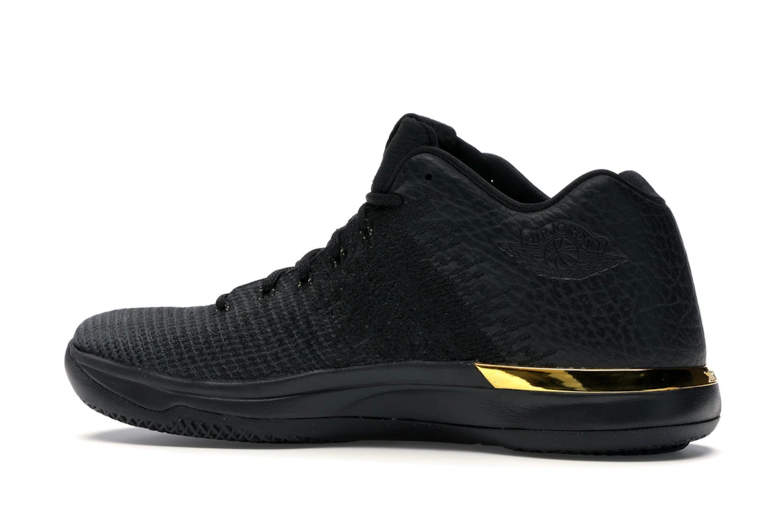 Vue 21 de Jordan XXX1 Low Black Gold