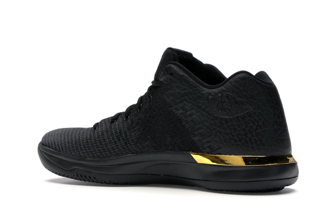 Vue 22 de Jordan XXX1 Low Black Gold