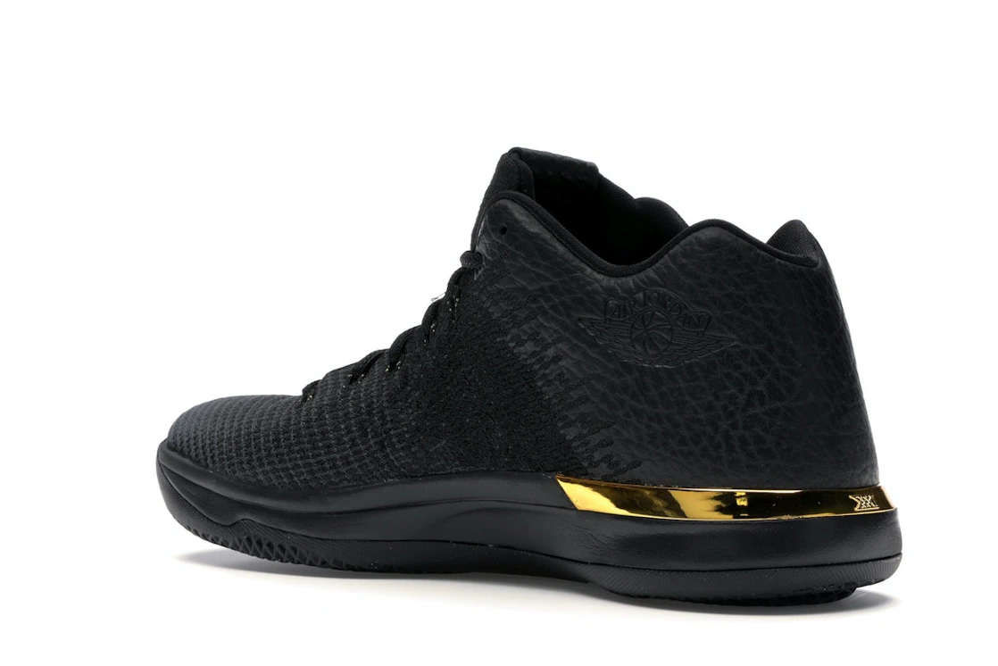 Vue 23 de Jordan XXX1 Low Black Gold