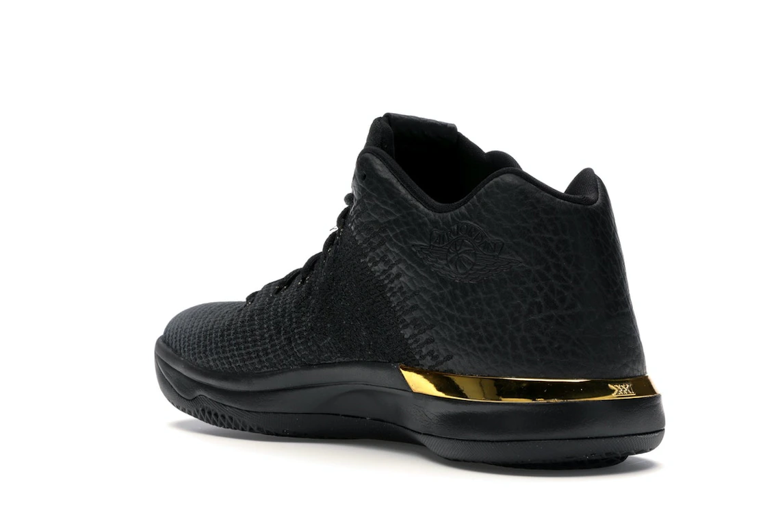 Vue 24 de Jordan XXX1 Low Black Gold