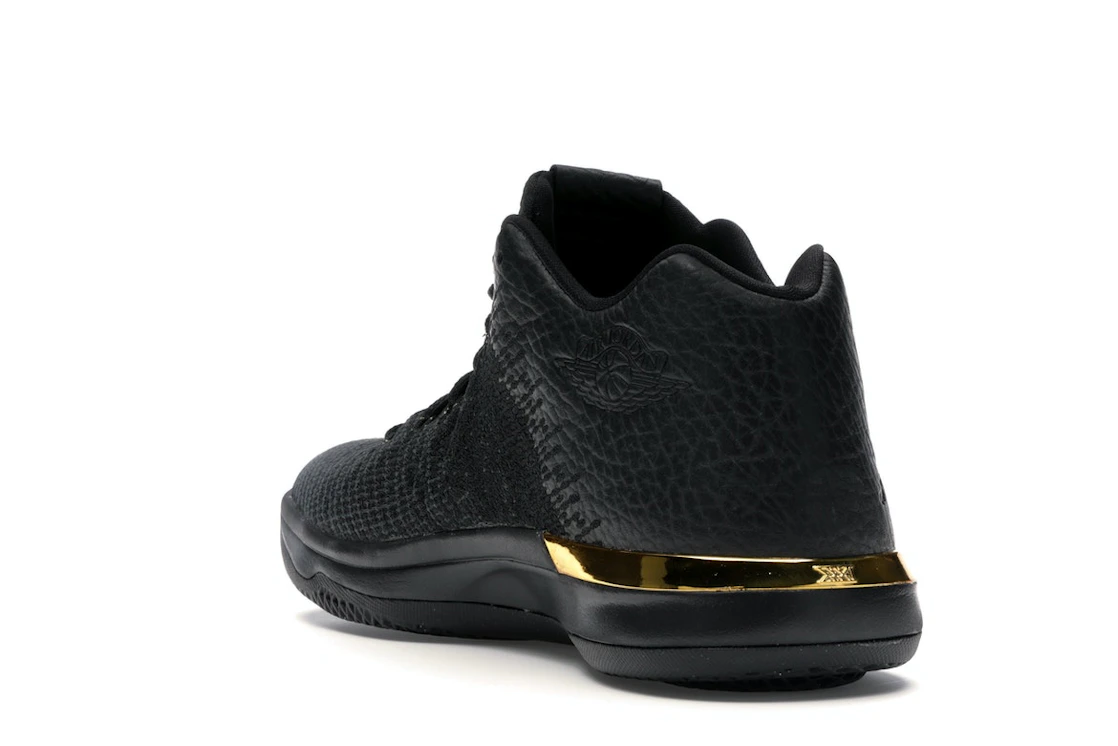Vue 25 de Jordan XXX1 Low Black Gold