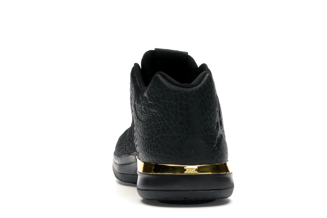 Vue 27 de Jordan XXX1 Low Black Gold