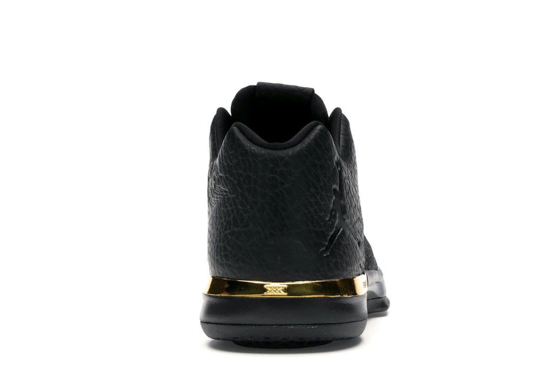 Vue 28 de Jordan XXX1 Low Black Gold
