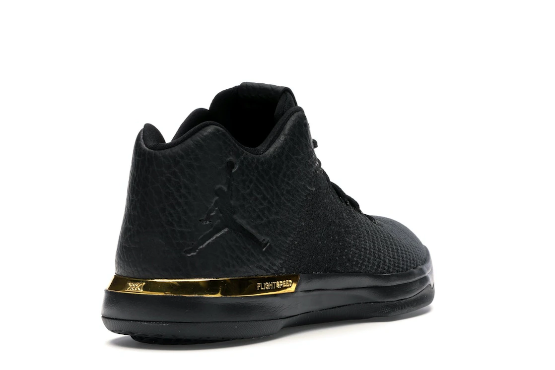 Vue 31 de Jordan XXX1 Low Black Gold
