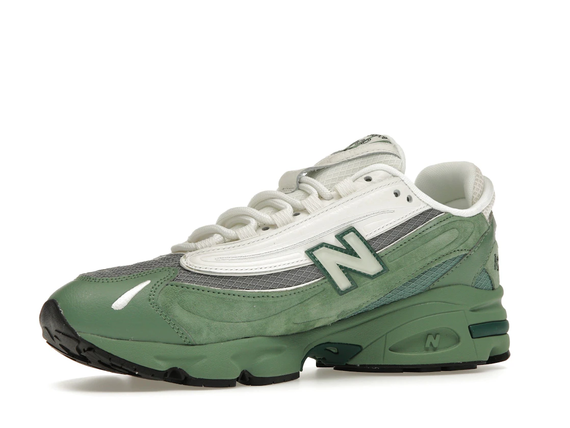 Vue 16 de New Balance 1000 Green Grey