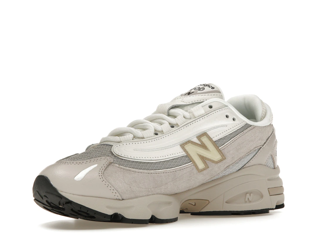 Vue 15 de New Balance 1000 Grey Cream