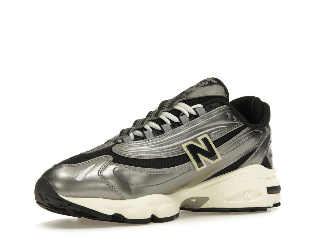 Vue 15 de New Balance 1000 Silver Metallic