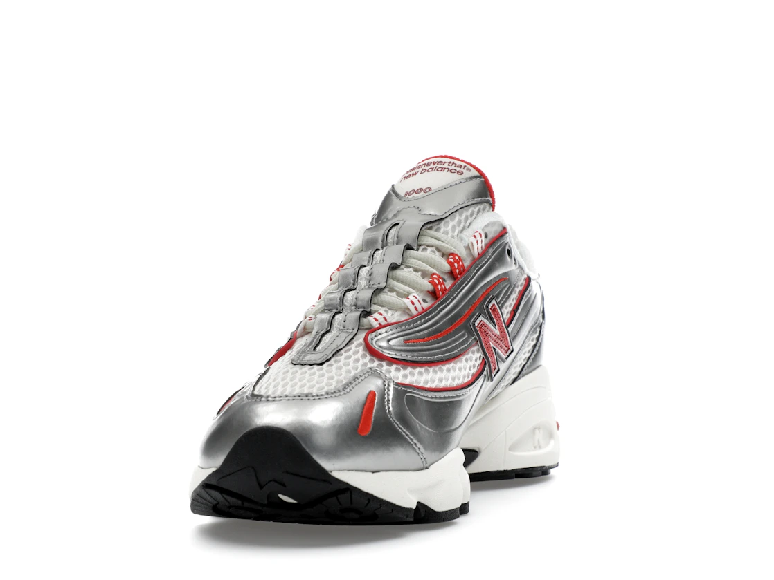 Vue 12 de New Balance 1000 thisisneverthat Metallic Silver Red