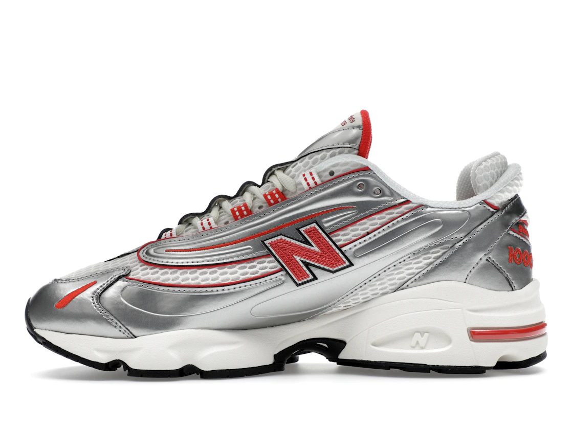Vue 19 de New Balance 1000 thisisneverthat Metallic Silver Red