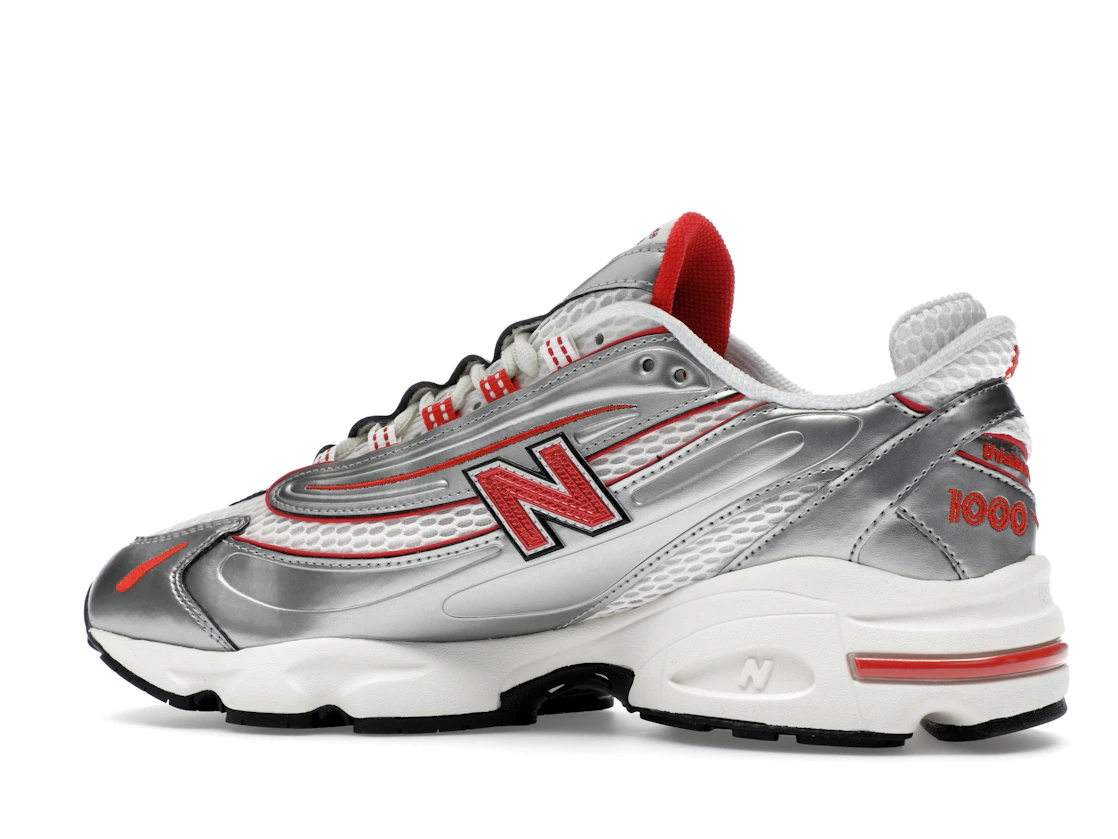 Vue 21 de New Balance 1000 thisisneverthat Metallic Silver Red