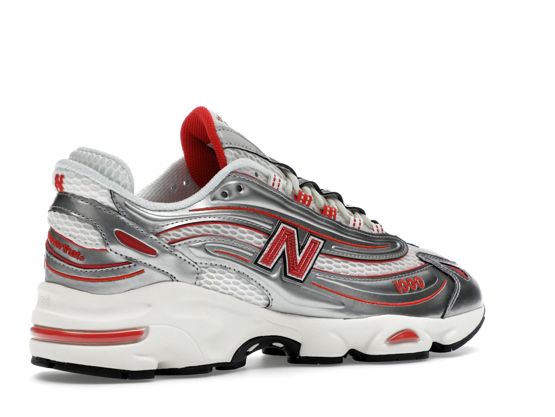 Vue 34 de New Balance 1000 thisisneverthat Metallic Silver Red