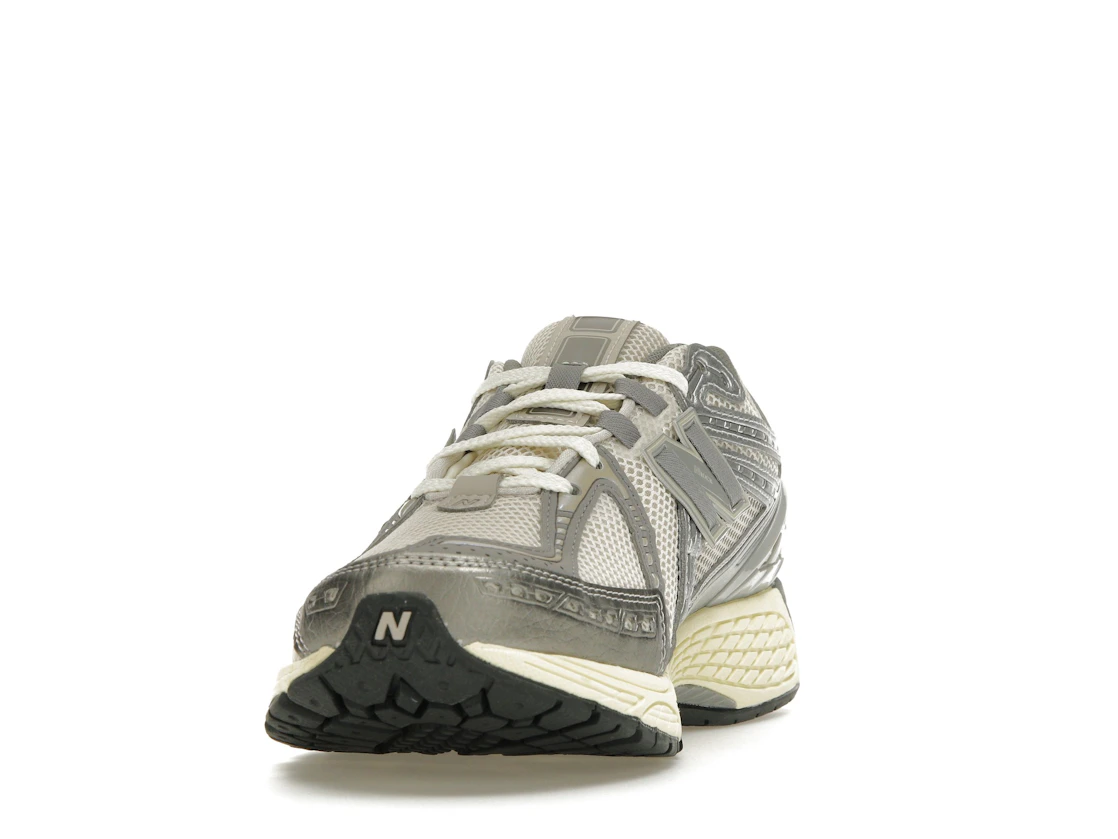 Vue 12 de New Balance 1906 Moonbeam Raincloud