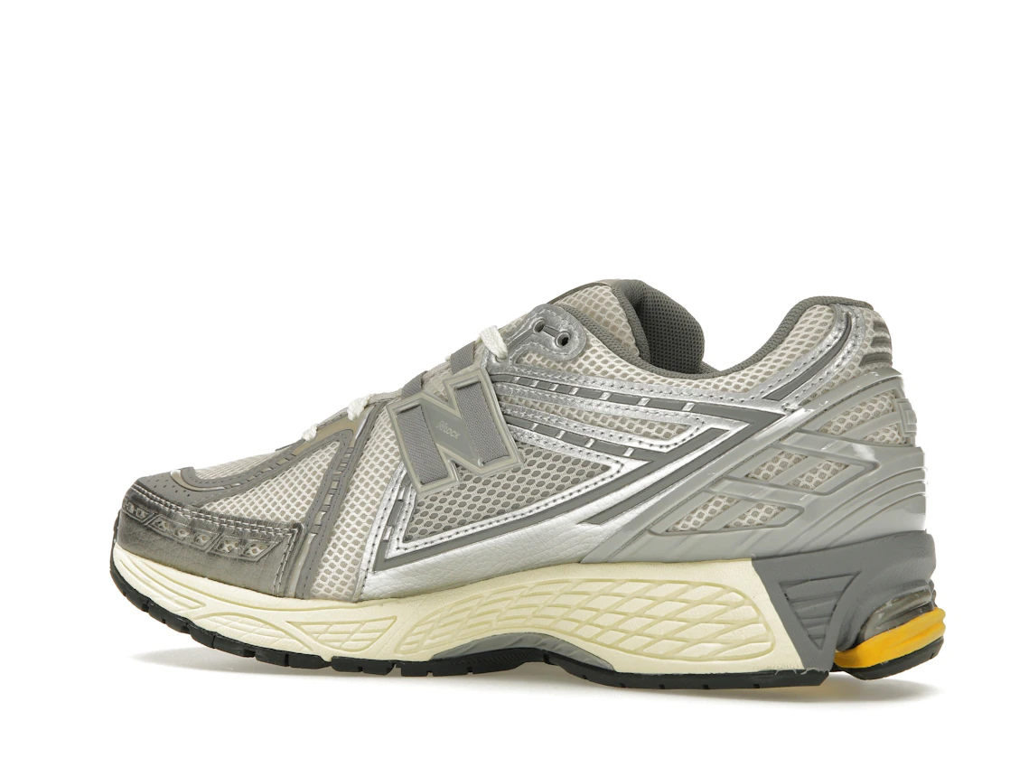 Vue 22 de New Balance 1906 Moonbeam Raincloud