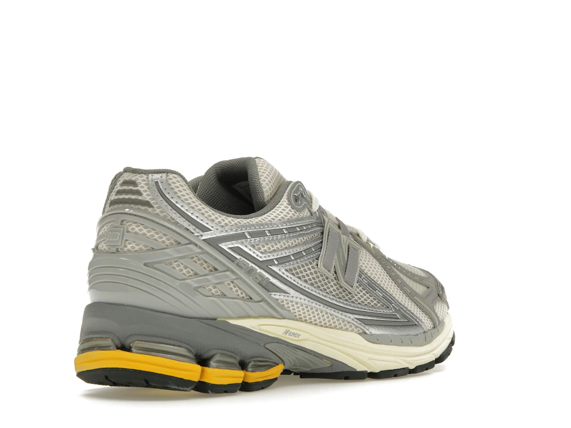 Vue 32 de New Balance 1906 Moonbeam Raincloud