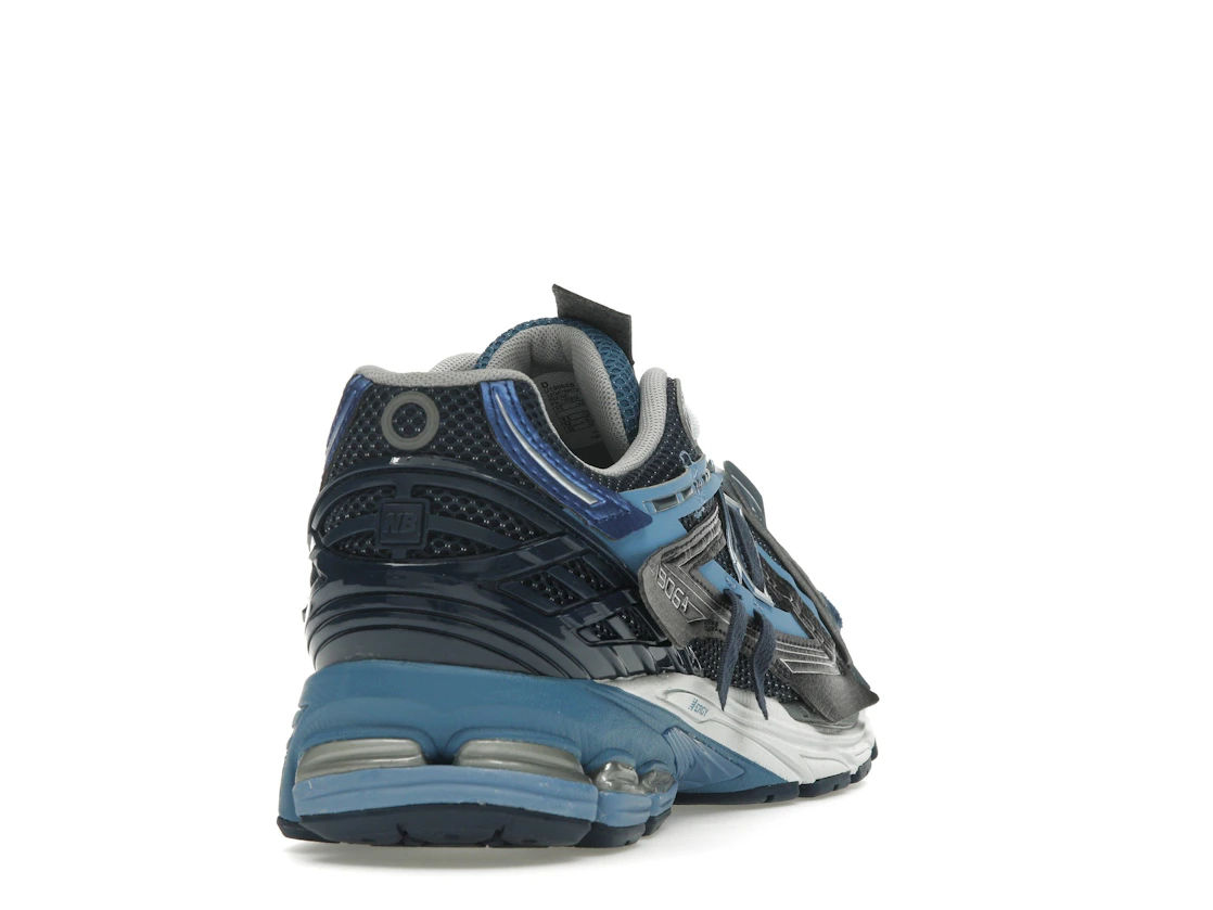Vue 30 de New Balance 1906A Deep Blue