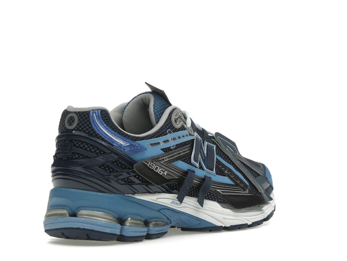 Vue 32 de New Balance 1906A Deep Blue
