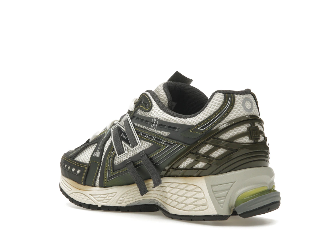 Vue 24 de New Balance 1906A Olive Juice Sea Salt