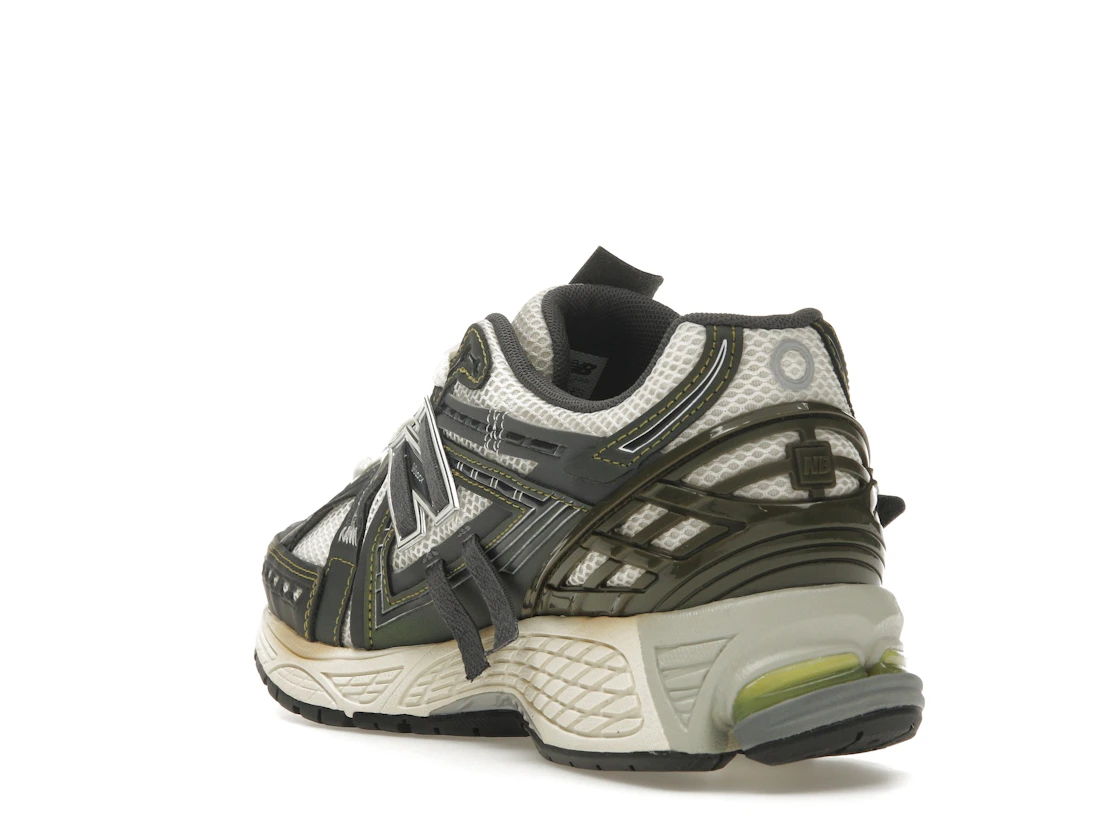 Vue 25 de New Balance 1906A Olive Juice Sea Salt