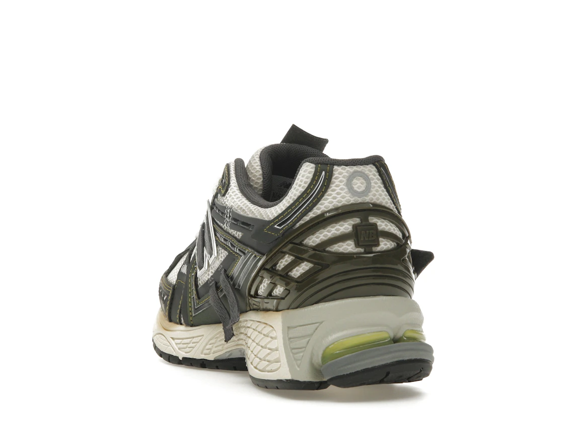 Vue 26 de New Balance 1906A Olive Juice Sea Salt