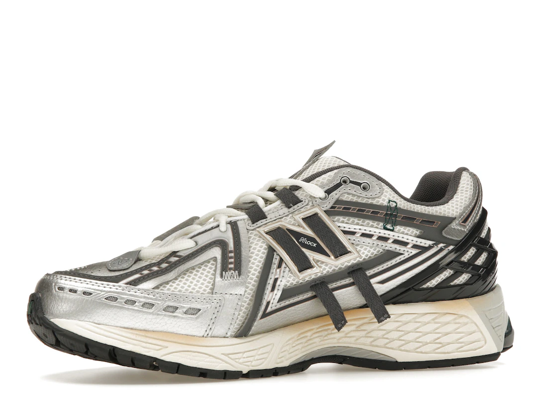 Vue 17 de New Balance 1906A Tech Explosion