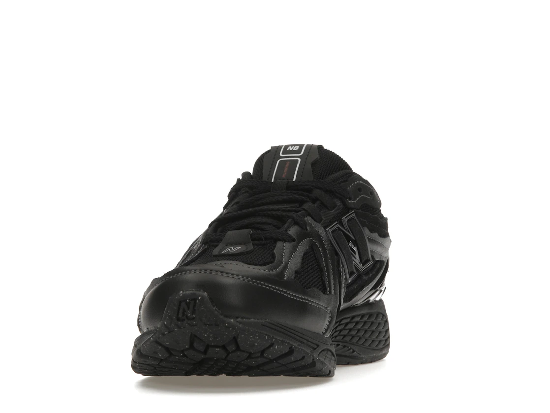 Vue 12 de New Balance 1906D Protection Pack Black Leather
