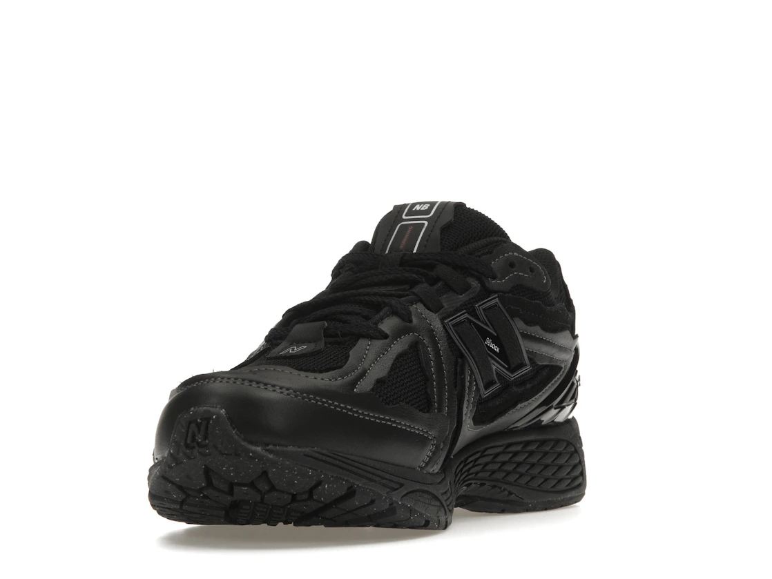 Vue 13 de New Balance 1906D Protection Pack Black Leather