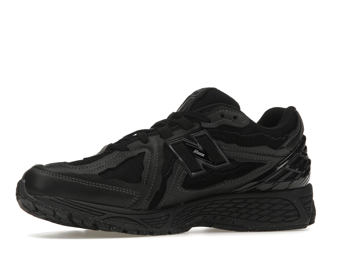 Vue 17 de New Balance 1906D Protection Pack Black Leather