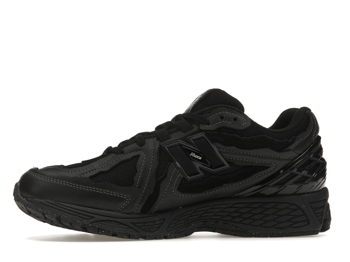Vue 18 de New Balance 1906D Protection Pack Black Leather