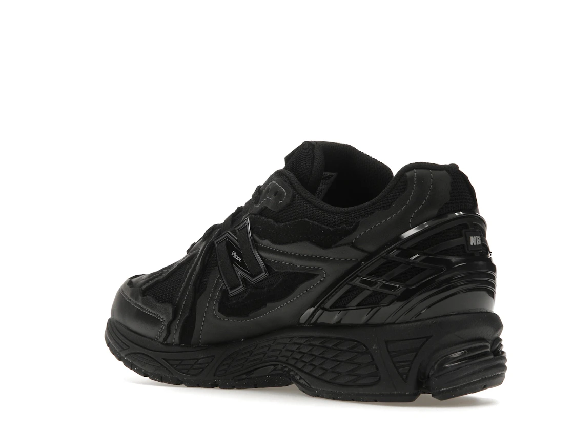 Vue 24 de New Balance 1906D Protection Pack Black Leather